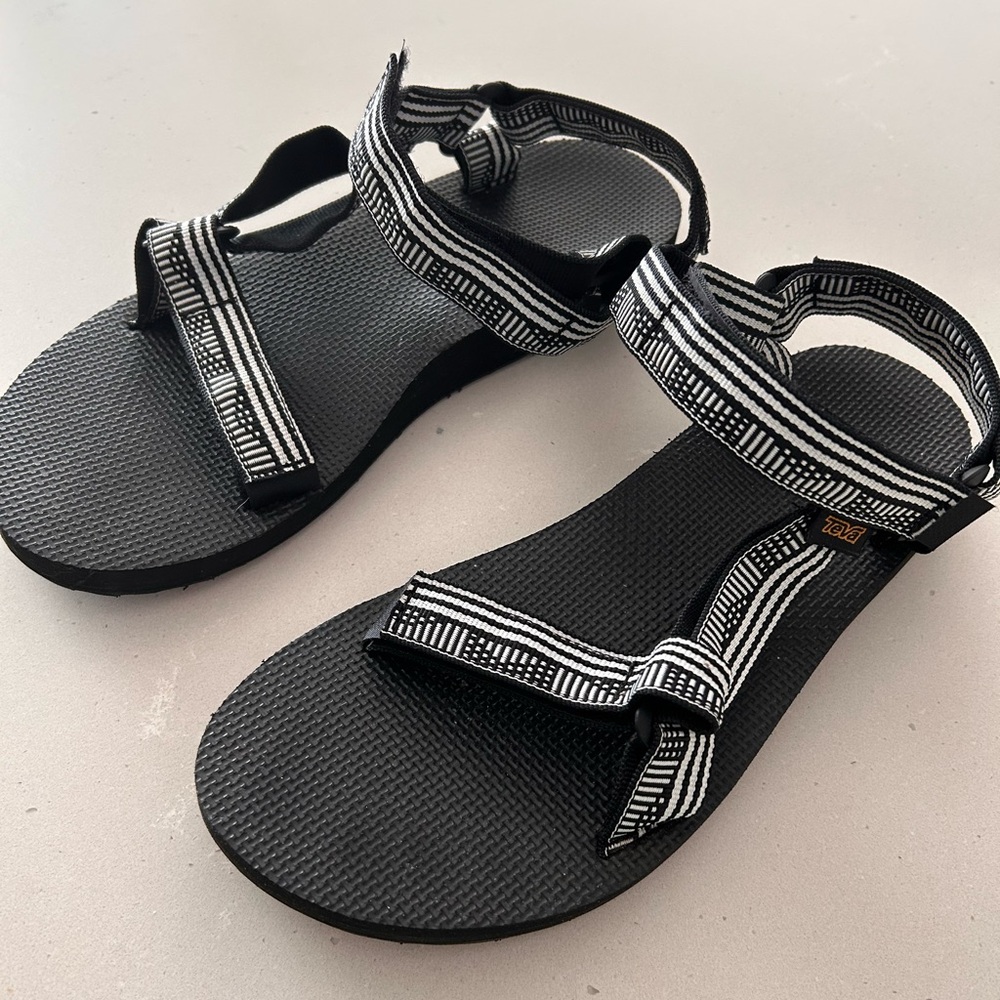 Teva sandals size 9 ladies black
